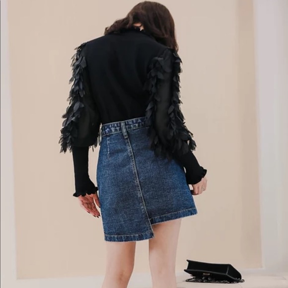 New! Gorgeous Feminine Petal Sleeve Ruffle Sweater - Picture 3 of 8